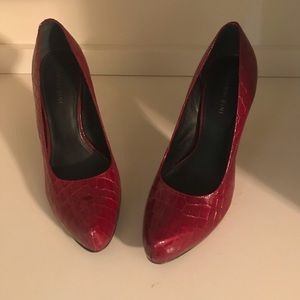 Gianni Bini Red Leather Alligator Heels